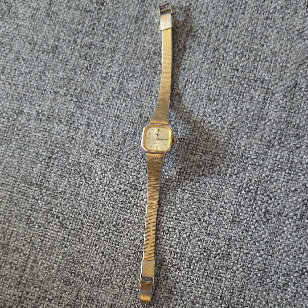 Vintage Pulsar Gold-Tone Quartz Women's Watch - Picture 2 of 8